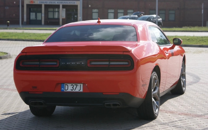 Dodge Challenger cena 81900 przebieg: 211000, rok produkcji 2017 z Legnica małe 137